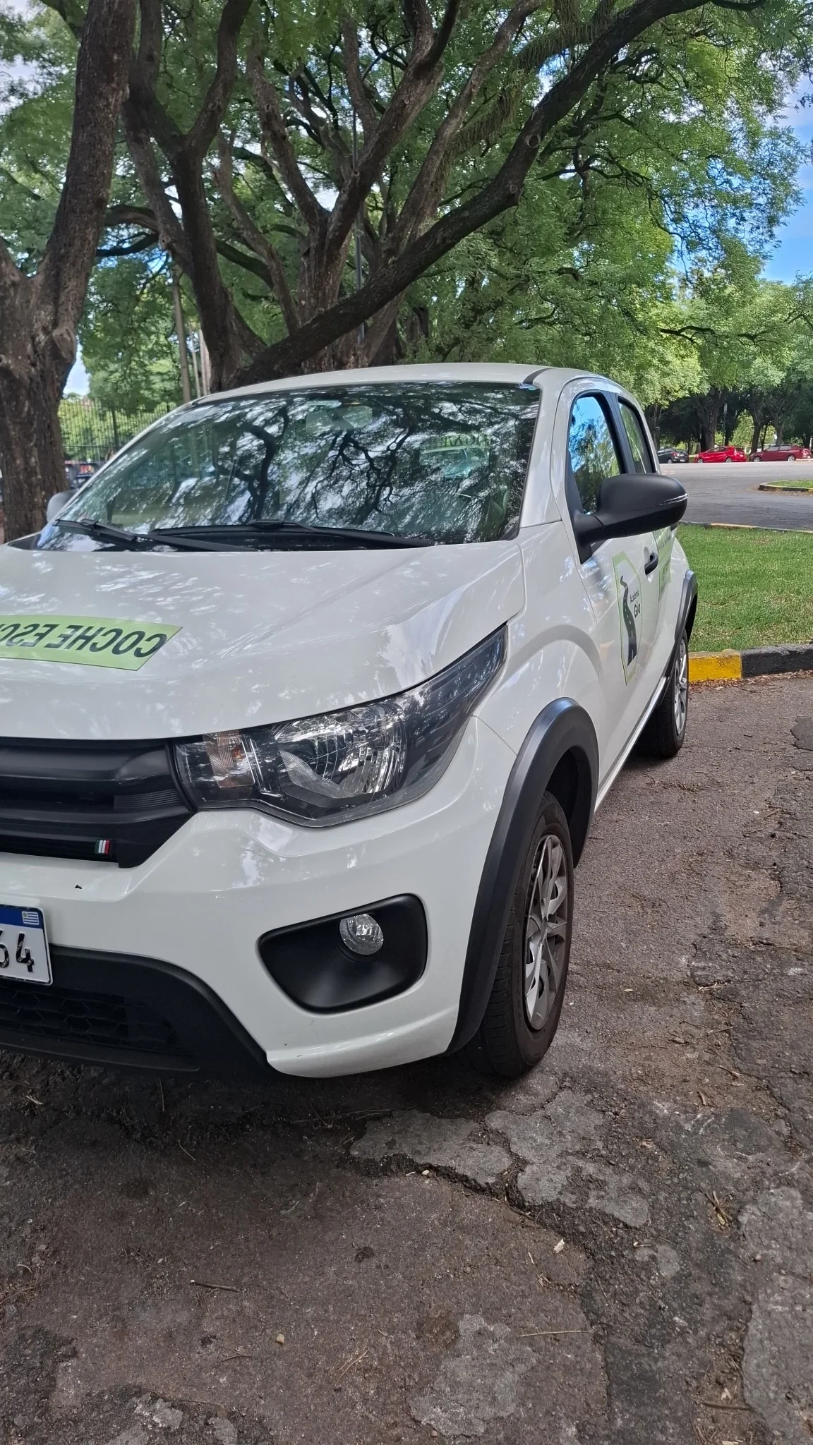 Vehículo de Academia Gio preparado para clases de manejo